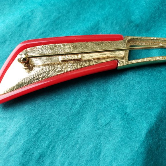 2/20$ Vintage Monet BroochGold tone and red - Picture 4 of 4